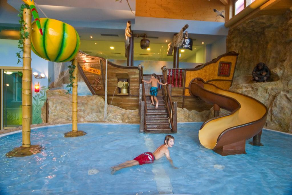 Familien Hotel Mozart リート・イム・オーバーインタール エクステリア 写真